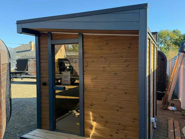 MODUL LUX SAUNA 4-6 FŐ RÉSZÉRE KÜLSŐ TŰZTERŰ FATÜZELÉSŰ KÁLYHÁVAL
