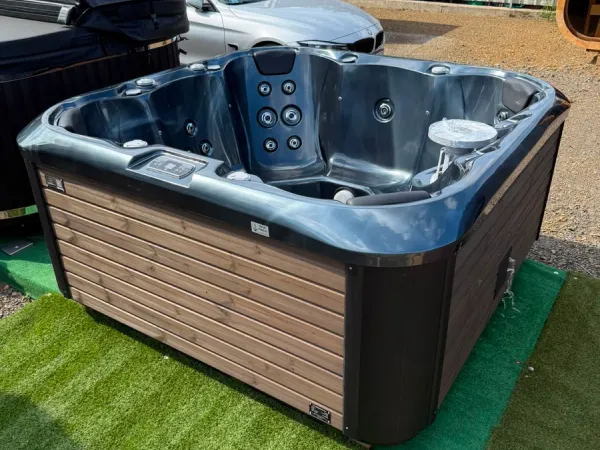 TOPÁZ 4+3 SZEMÉLYES DÉZSA PRÉMIUM AKRIL 3 KW ELEKTROMOS FŰTÉSSEL