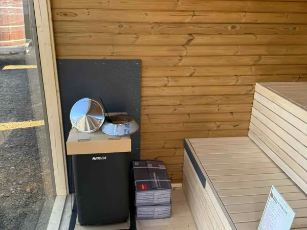 MODUL LUX SAUNA 4-6 FŐ RÉSZÉRE KÜLSŐ TŰZTERŰ FATÜZELÉSŰ KÁLYHÁVAL