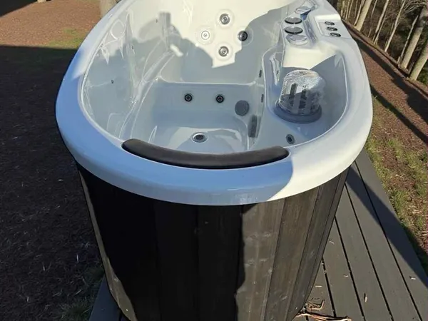 JADE 2 személyes prémium USA akril ovális dézsafürdő fehér vagy szürke színben PAHLEN 2 KW elektromos fűtéssel