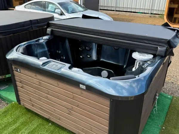 TOPÁZ 4+3 SZEMÉLYES DÉZSA PRÉMIUM AKRIL 3 KW ELEKTROMOS FŰTÉSSEL