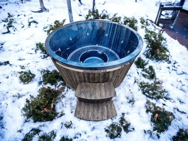 PEARL 6 személyes SÓZHATÓ AKRIL dézsafürdő SAVÁLLÓ KÜLSŐ kályhával, thermotetővel