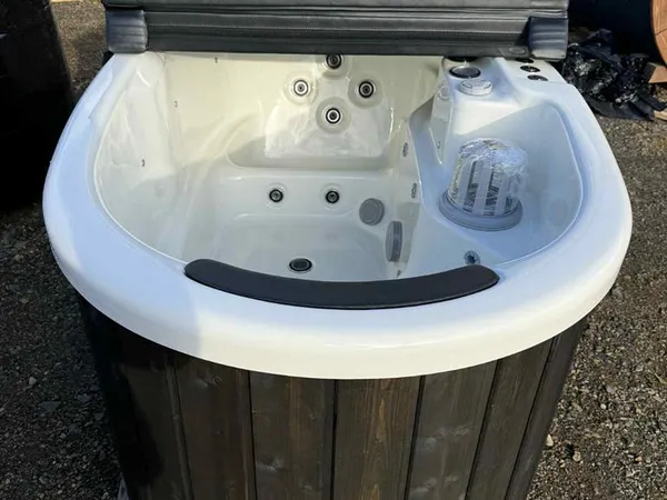 JADE 2 személyes prémium USA akril ovális dézsafürdő fehér vagy szürke színben PAHLEN 2 KW elektromos fűtéssel