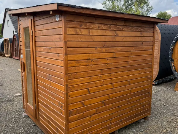 4 SZEMÉLYES BOXY SZAUNA – HARVIA M3 FATÜZELÉSŰ KÁLYHÁVAL