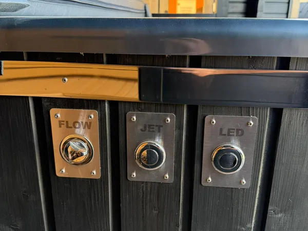 LUX GOLD SZAUNA + DÉZSAFÜRDŐ KOMBÓ – ELEKTROMOS + FATÜZELÉSŰ KÁLYHÁVAL