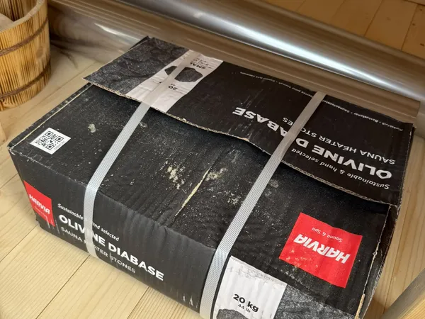 4 SZEMÉLYES BOXY SZAUNA – HARVIA M3 FATÜZELÉSŰ KÁLYHÁVAL