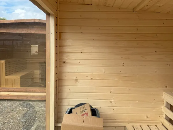 4 SZEMÉLYES BOXY SZAUNA – HARVIA M3 FATÜZELÉSŰ KÁLYHÁVAL