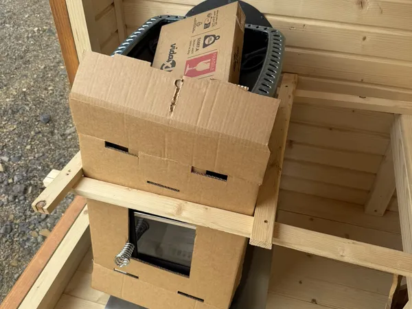 4 SZEMÉLYES BOXY SZAUNA – HARVIA M3 FATÜZELÉSŰ KÁLYHÁVAL
