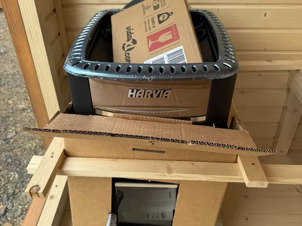 4 SZEMÉLYES BOXY SZAUNA – HARVIA M3 FATÜZELÉSŰ KÁLYHÁVAL