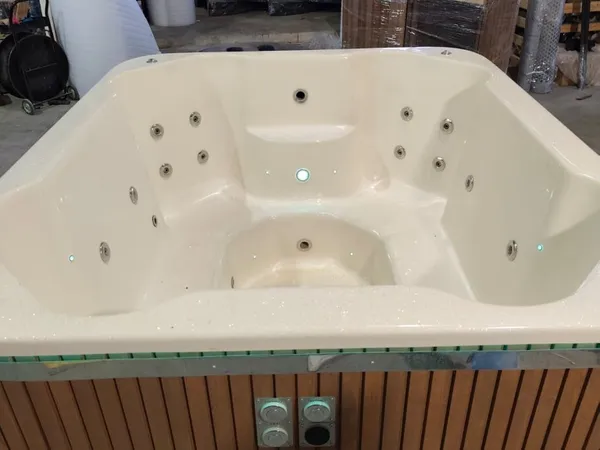 ZANZIBAR 6 személyes​ GLITTERES üvegszálas dézsafürdő KÜLSŐ KÁLYHÁVAL, WELLNESS csomagban