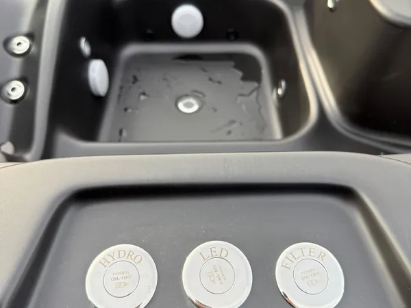 OPAL – 6 SZEMÉLYES PRÉMIUM USA AKRIL DÉZSAFÜRDŐ BELSŐ FATÜZELÉSŰ KÁLYHÁVAL