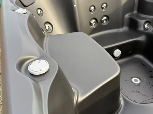 OPAL – 6 SZEMÉLYES PRÉMIUM USA AKRIL DÉZSAFÜRDŐ BELSŐ FATÜZELÉSŰ KÁLYHÁVAL