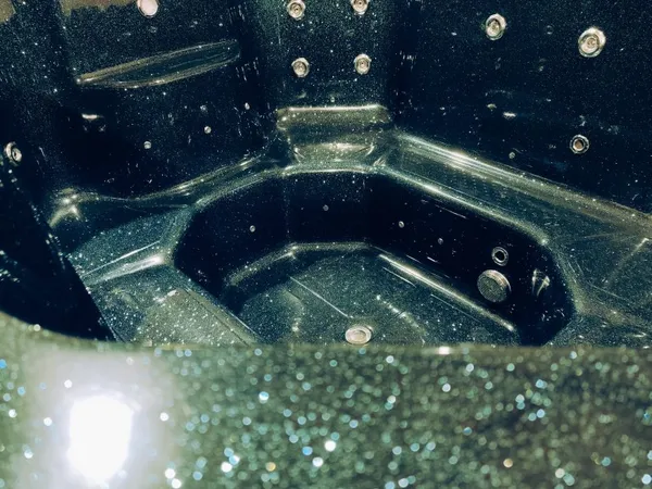 ZANZIBAR 6 személyes​ GLITTERES üvegszálas dézsafürdő KÜLSŐ KÁLYHÁVAL, WELLNESS csomagban