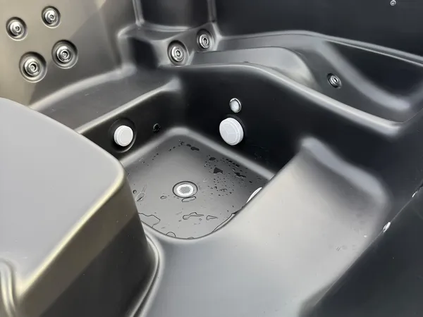 OPAL – 6 SZEMÉLYES PRÉMIUM USA AKRIL DÉZSAFÜRDŐ BELSŐ FATÜZELÉSŰ KÁLYHÁVAL